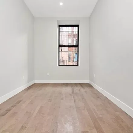 Image 6 - 20 Saint Marks Place, New York, NY 10003, USA - Apartment for rent