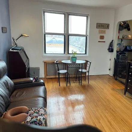Image 6 - 257 Beach 128th Street, New York, NY 11694, USA - Apartment for sale