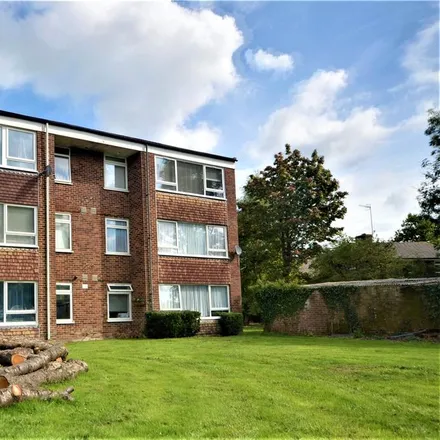 Image 1 - Longbridge Road, Horley, RH6 7EG, United Kingdom - Apartment for rent
