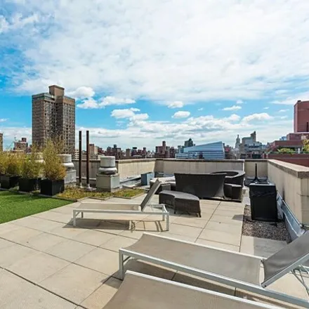 Rent this 3 bed apartment on 127 East 31st Street in New York, NY 10016