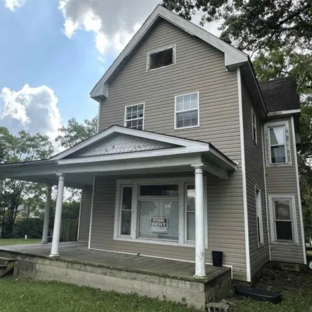 Buy this studio house on 375 West Monroe Street in Carbondale, IL 62901