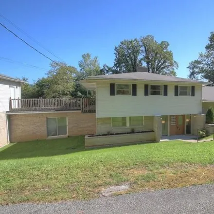 Image 3 - 140 Circle Drive, Manchester, KY 40962, USA - House for sale