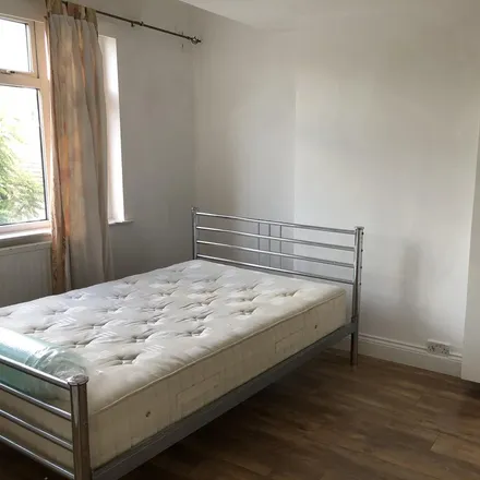 Rent this 4 bed apartment on Bikehangar 139 in Endymion Road, London