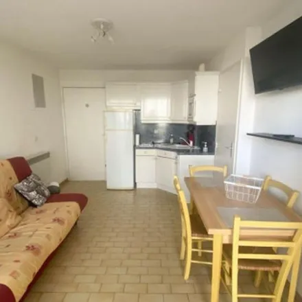 Rent this 2 bed apartment on Maë Méli in Quai Colbert, 30240 Le Grau-du-Roi