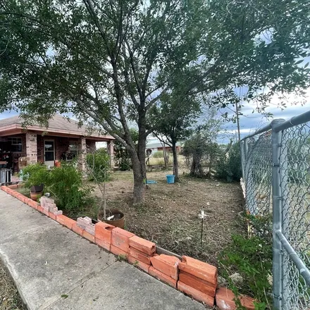 Image 4 - 65 Six Shooter Road, Loma Linda Number 1 Colonia, Maverick County, TX 78852, USA - House for sale