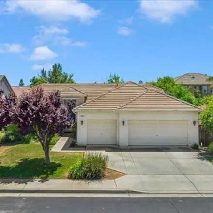 Buy this 3 bed house on 2968 Twain Avenue in Clovis, CA 93611