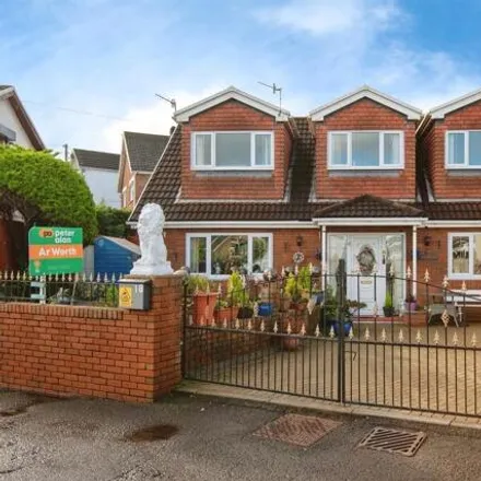 Buy this 3 bed house on Farm Road in Wye, Kent