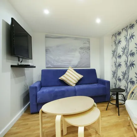 Rent this 2 bed apartment on 12 Passage du Caire in 75002 Paris, France