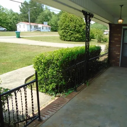 Image 6 - 800 General Daniels Avenue South, Danielsville, Madison County, GA 30633, USA - House for sale