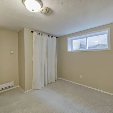 Image 3 - 728 Chelsea Street NW, Calgary, AB T2L 0A2, Canada - Apartment for rent