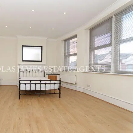 Rent this 2 bed apartment on Gökyüzü in 26-28 Green Lanes, London