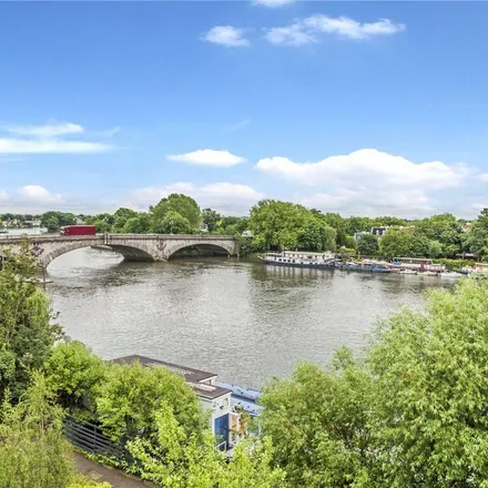 Rent this 3 bed apartment on Benham & Reeves in Kew Bridge Road, Strand-on-the-Green