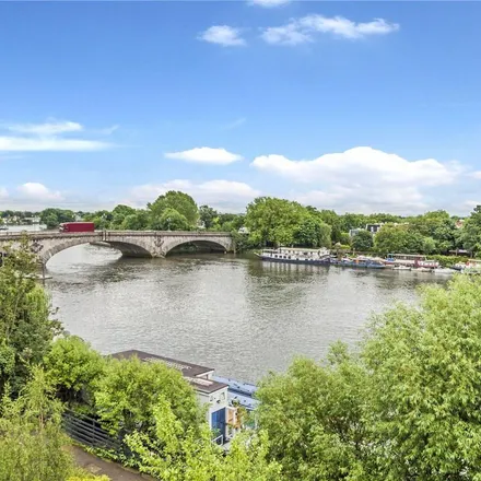 Image 1 - Benham & Reeves, Kew Bridge Road, Strand-on-the-Green, London, TW8 0HR, United Kingdom - Apartment for rent