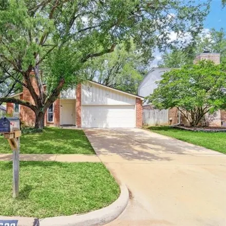 Rent this 3 bed house on 2623 The Highlands Drive in Paynes, Sugar Land