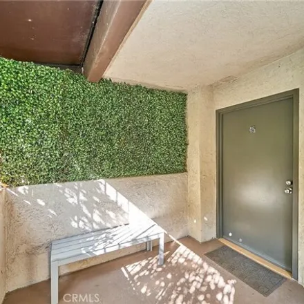 Image 2 - The Courtyards, 950 North Kings Road, West Hollywood, CA 90069, USA - Condo for sale