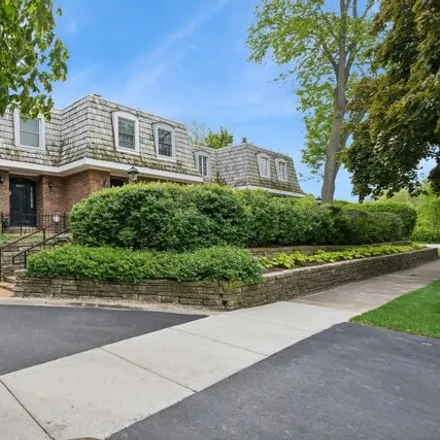 Rent this 3 bed house on 3047 Highland Avenue in Wilmette, New Trier Township