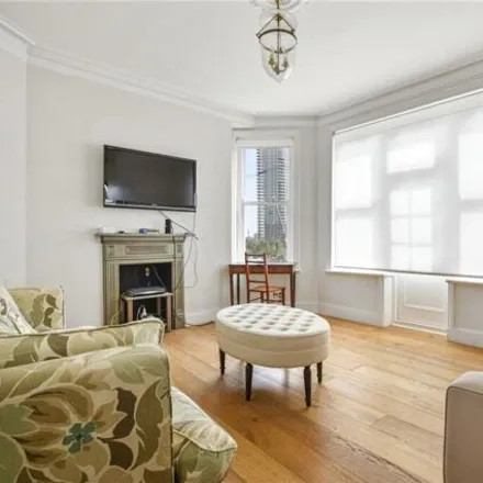 Rent this 3 bed apartment on Cornwall Mansions in Cremorne Road, Lot's Village