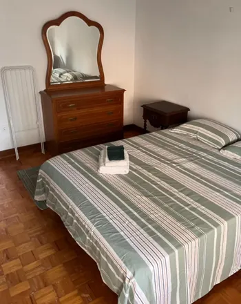 Rent this 5 bed room on Fernão Magalhães in Rua de Contumil, 4350-098 Porto