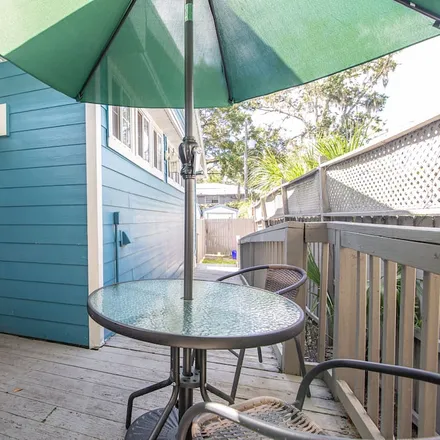 Rent this 2 bed apartment on Gainesville