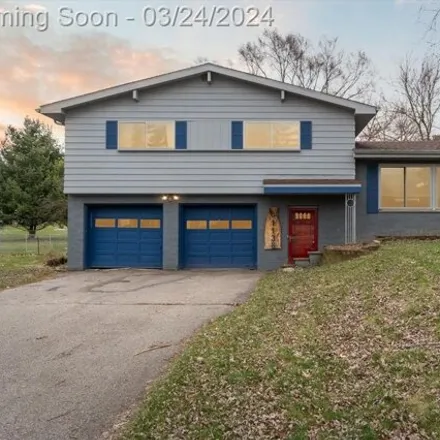 Buy this 3 bed house on 1128 Carter Drive in Flint Charter Township, MI 48532