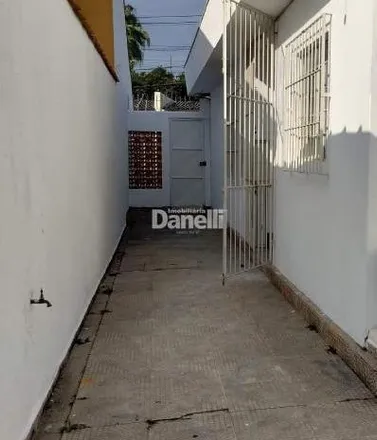 Buy this 2 bed house on Rua Professor Bernardino Querido in Vila São José, Taubaté - SP