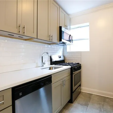 Image 6 - 200 Martine Avenue, City of White Plains, NY 10601, USA - Apartment for rent