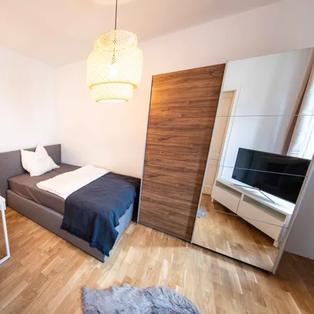 Image 3 - Junger Esslinger, Hinter dem Lämmchen 2, 60311 Frankfurt, Germany - Apartment for rent
