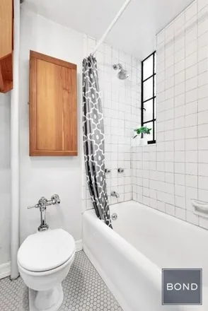 Image 6 - 333 East 41st Street, New York, NY 10017, USA - Apartment for sale