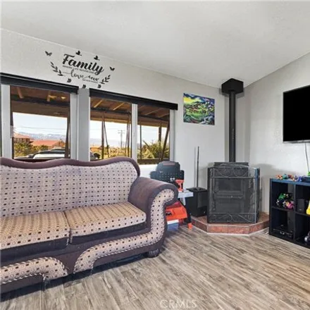 Image 5 - 10724 Sunset Road, Baldy Mesa, San Bernardino County, CA 92392, USA - Apartment for sale