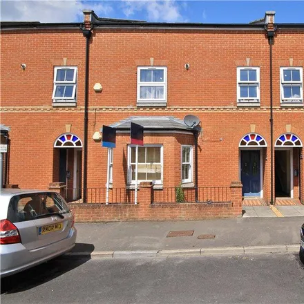 Rent this 2 bed apartment on Queen's Road in Guildford, GU1 4JL