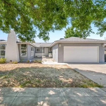 Buy this 3 bed house on 3626 E Norwich Ave in Fresno, California