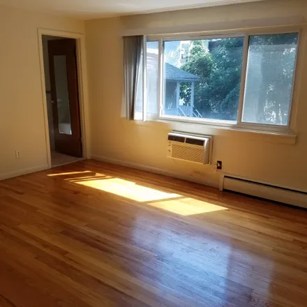 Rent this 1 bed apartment on 550 Whitney Avenue