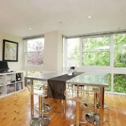 Image 1 - 5-6 Meadow Close, London, TW10 7AJ, United Kingdom - Duplex for rent