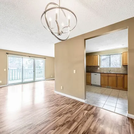 Image 2 - 70 Street NW, Calgary, AB T3B 2J9, Canada - Apartment for rent