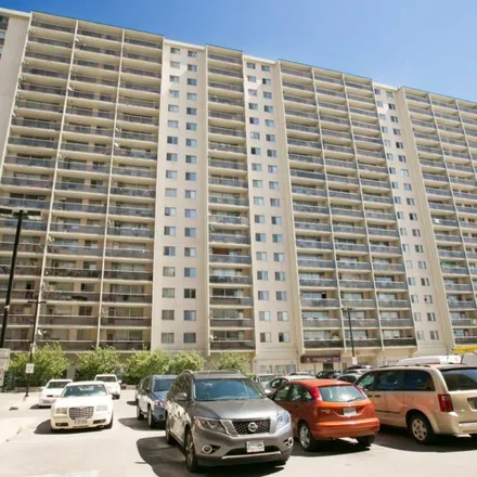 Image 4 - Harding Square, 15 Harding Avenue, Toronto, ON M6M 4W4, Canada - Apartment for rent