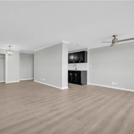 Image 9 - 2550 Olinville Avenue, New York, NY 10467, USA - Apartment for sale