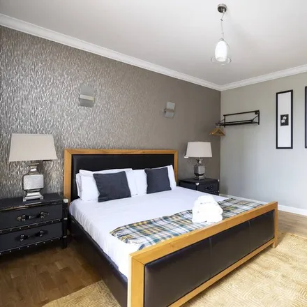 Rent this 3 bed apartment on City of Edinburgh in EH1 1PW, United Kingdom