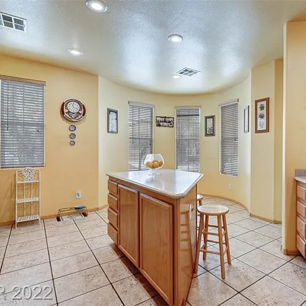 Image 9 - 10352 Blue Claws Lane, Summerlin South, NV 89135, USA - House for sale