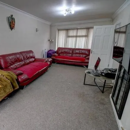 Image 3 - St James Close, Coombe Rise, Oadby, LE2 5TX, United Kingdom - Duplex for sale