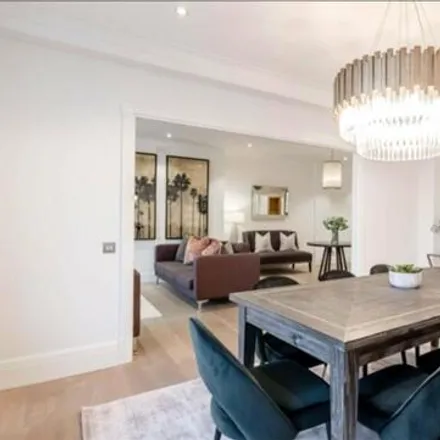 Rent this 5 bed room on Strathmore Court in 143 Park Road, London