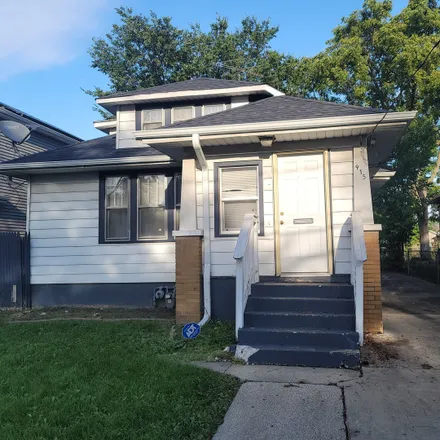 Buy this 3 bed house on 915 Yeoman Street in Waukegan, IL 60085