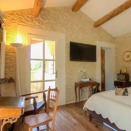Rent this 5 bed house on RD 30 dite "Route de Noves" in 13210 Saint-Rémy-de-Provence, France