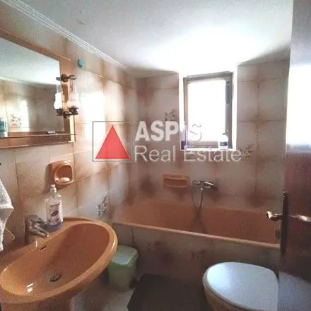 Rent this 4 bed apartment on Βόρειο Νταμάρι in Argyroupoli, Greece