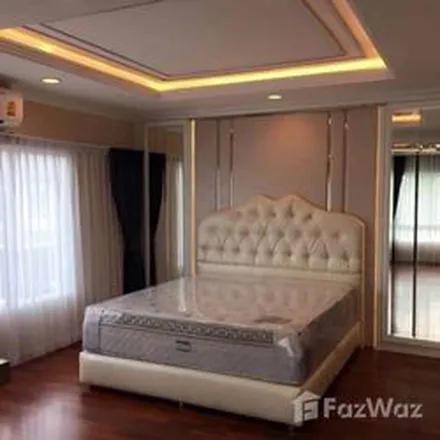 Rent this 5 bed apartment on Wellington College International School in Krung Thep Kritha Road, Saphan Sung District