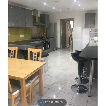 Image 6 - Hearsall Common, Coventry, CV5 6HE, United Kingdom - Apartment for rent
