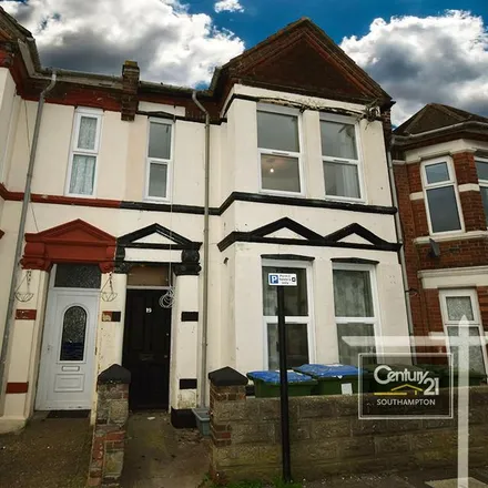 Rent this 5 bed townhouse on Oxford Avenue in Kingsland Place, Southampton