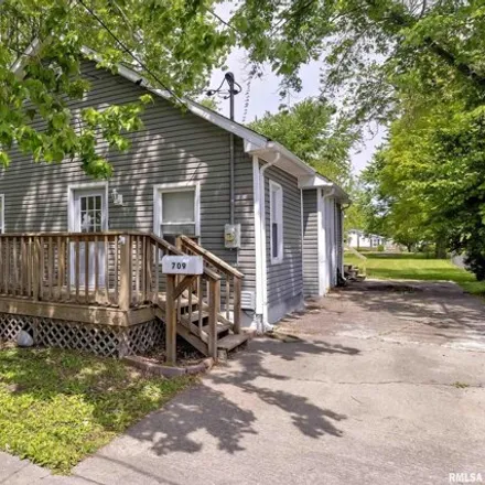 Buy this 2 bed house on 773 West Midway Street in West Frankfort, Franklin County