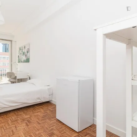 Rent this 6 bed room on LSB-00067 in Rua do Arco do Carvalhão, 1070-219 Lisbon