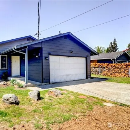 Buy this 2 bed house on 1321 Cedar Avenue in Marysville, WA 98270