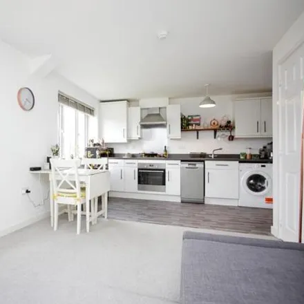 Image 3 - Childer House, Childer Close, Daimler Green, CV6 5AY, United Kingdom - Room for rent